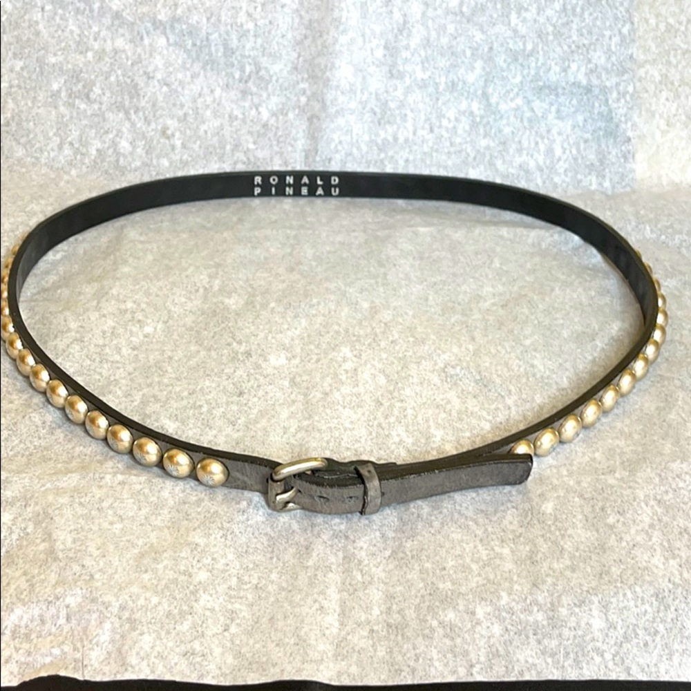FOR THOSE IN THE KNOW Ronald Pineau Gray belt